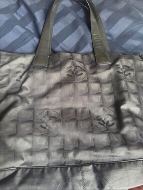 CHANEL Black Women's Tote Bag - Structured Everyday Carry